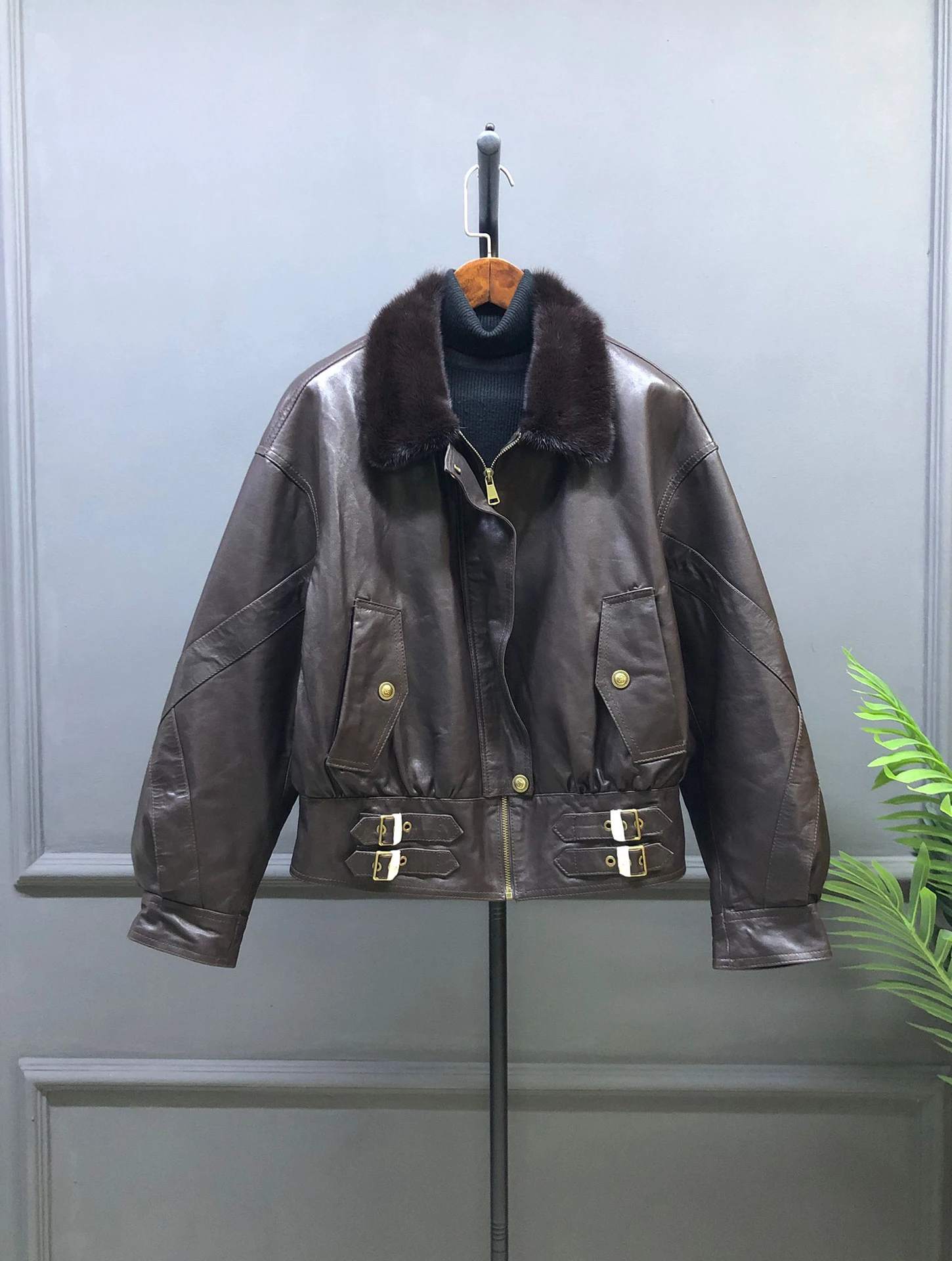 

Женская верхняя одежда из натуральной кожи: теплая, свободная, простая, универсальная, модная...