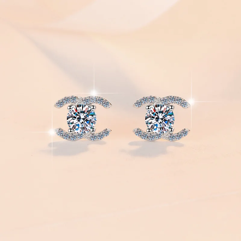 

Fashion Earrings Women's 0.5CT Moissanite PT950 Platinum-Diamond-like moissanite, dainty and exquisite, ideal for charming dates