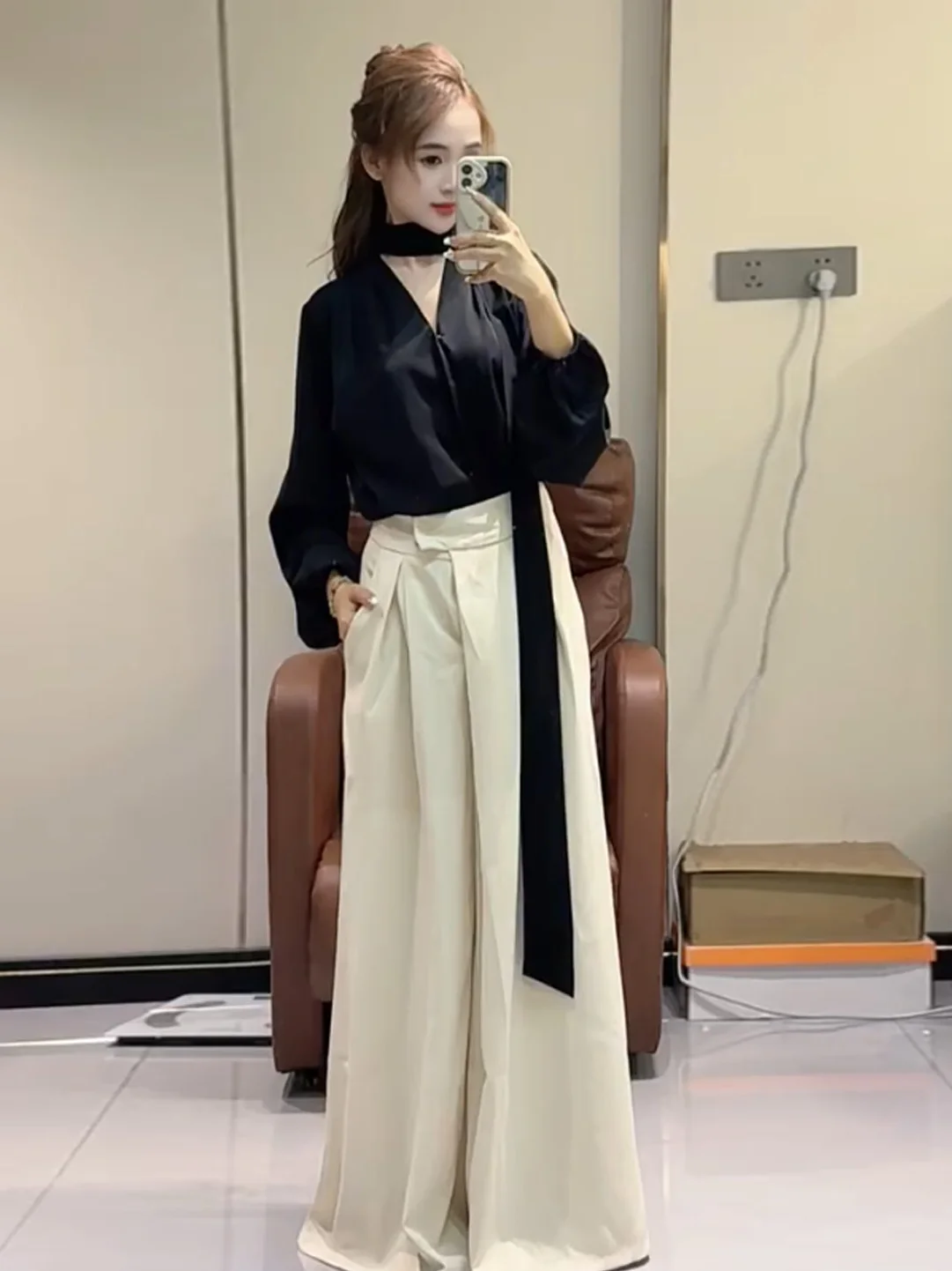 

Fashionable Slimming Black Long Sleeve Shirt And Wide Leg Pants Women's Set High Waist Spring 2026 Elegant Commute Style