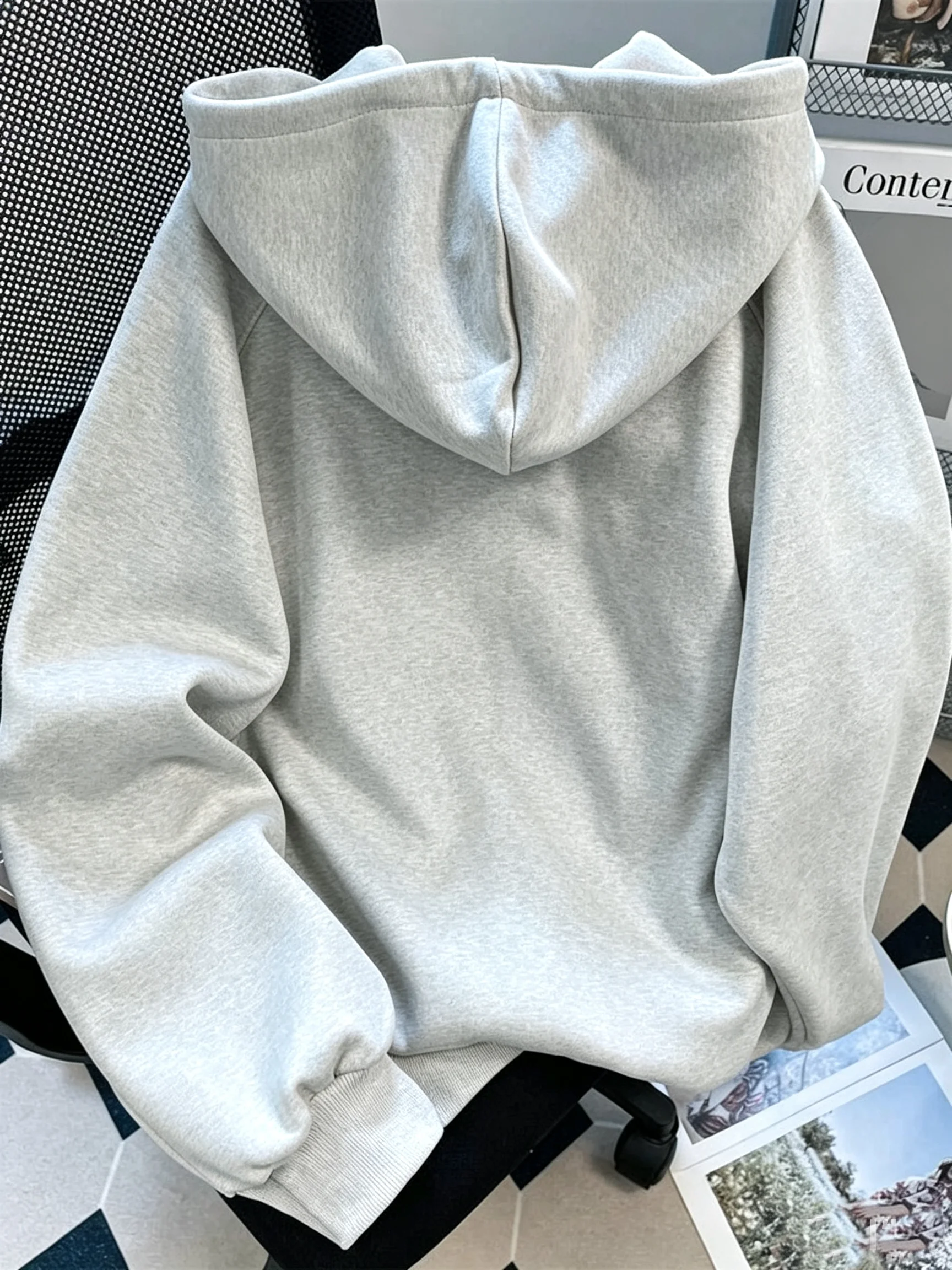 Mit Fleece gefütterter Kapuzenpullover mit Reißverschluss für Damen, lockerer, lässiger Kapuzenpullover mit Erdbeer-Stickerei, langärmlig, mit Tasche – Detail 16