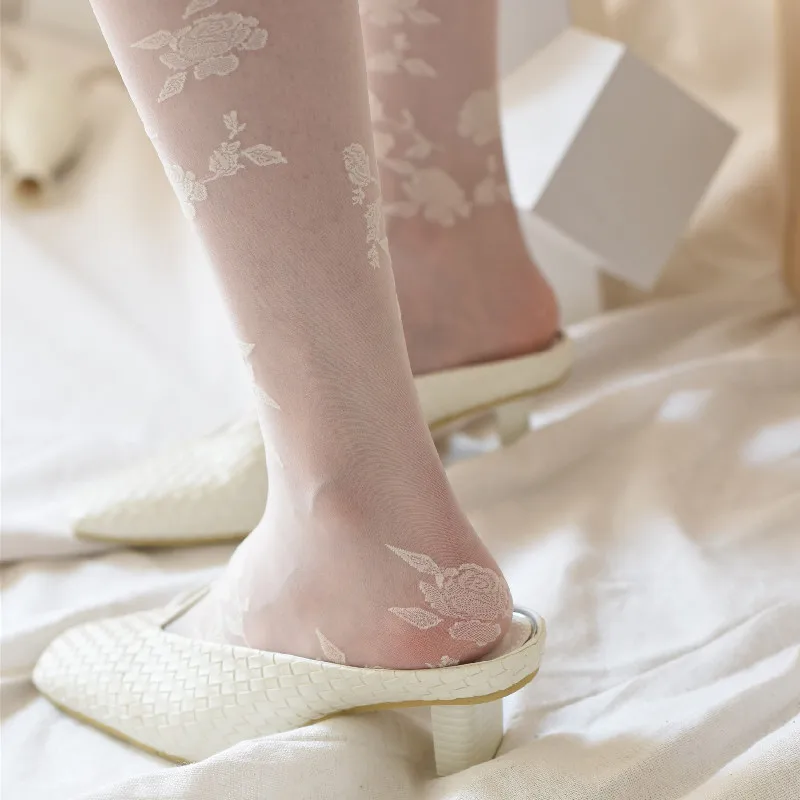 French-style Feminine Gentle Fairy-themed White Socks with Vintage Rose Jacquard Pattern Snag-resistant Mid-calf Socks for Women