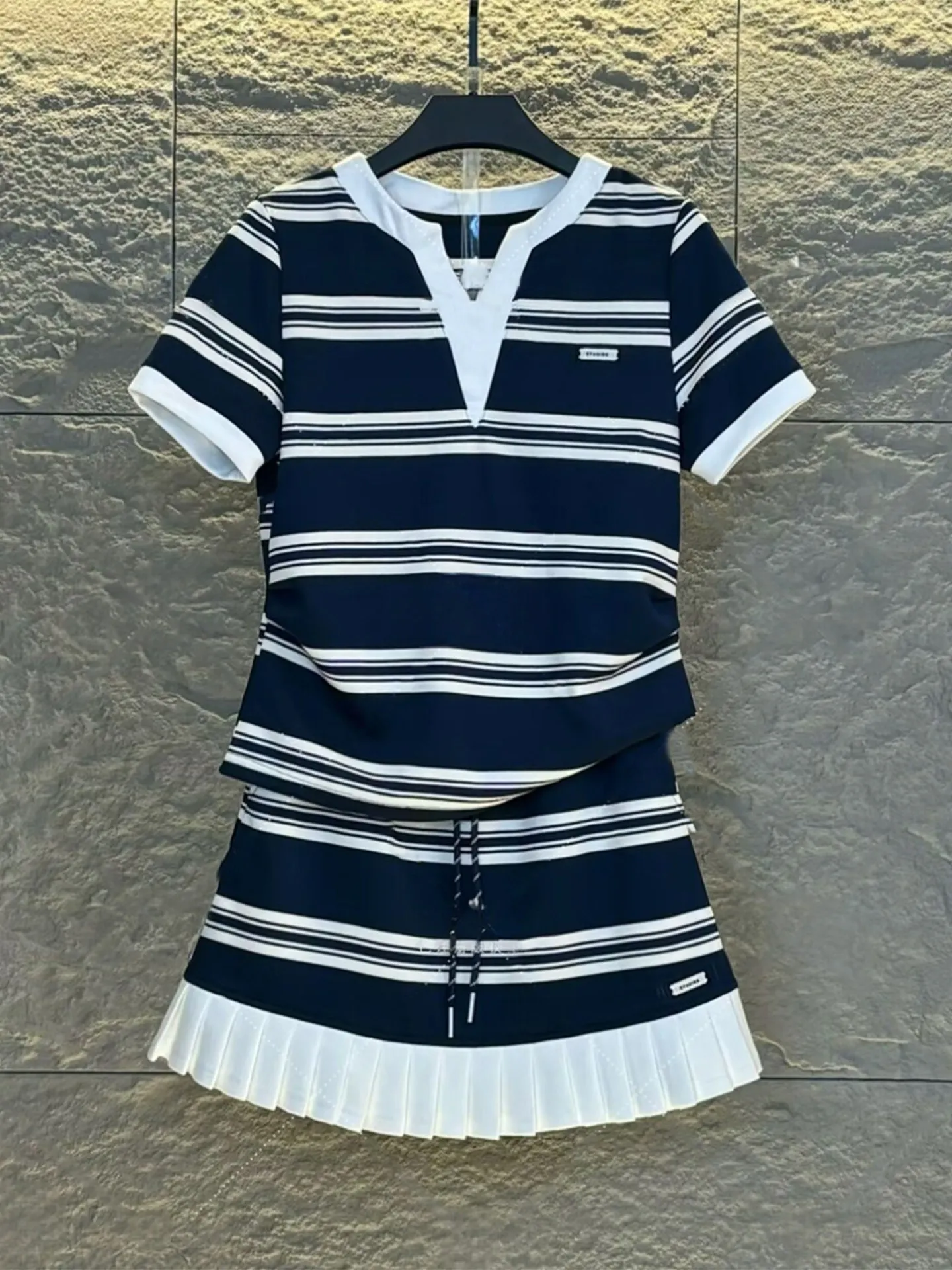 

Color Block Striped Short Sleeve T Shirt Pleated Skirt Two Piece Set College Style Casual Sportswear Ensemble