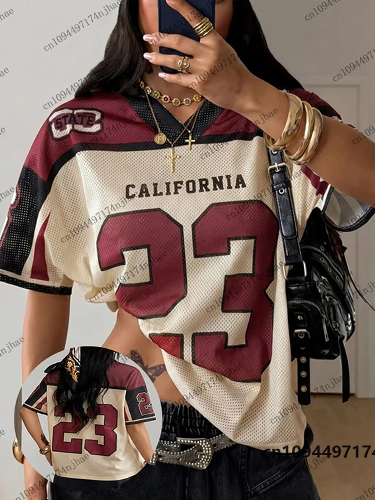 Sommerliches neues T-Shirt mit California No.23-Print für Damen, V-Ausschnitt, Patchwork, kurze Ärmel, Sport-Fußballtrikot, Y2K, lockeres Oversize-Oberteil – Detail 15