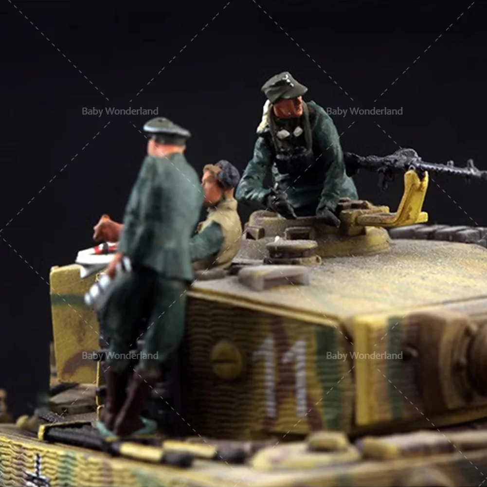 In Stock 1/72 Tank Troops On The German Battlefield 3pcs Set Figures Unpainted Model Creative Photography Scene Car Vehicle Toys