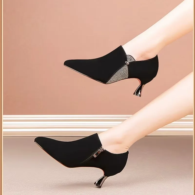 ​ ​ وصل حديثًا حذاء نسائي بكعب عالٍ لعام 2025 - حذاء بكعب عالي من حجر الراين اللامع، مقدمة مدببة من الجلد اللامع، خفيف الوزن ومريح ​