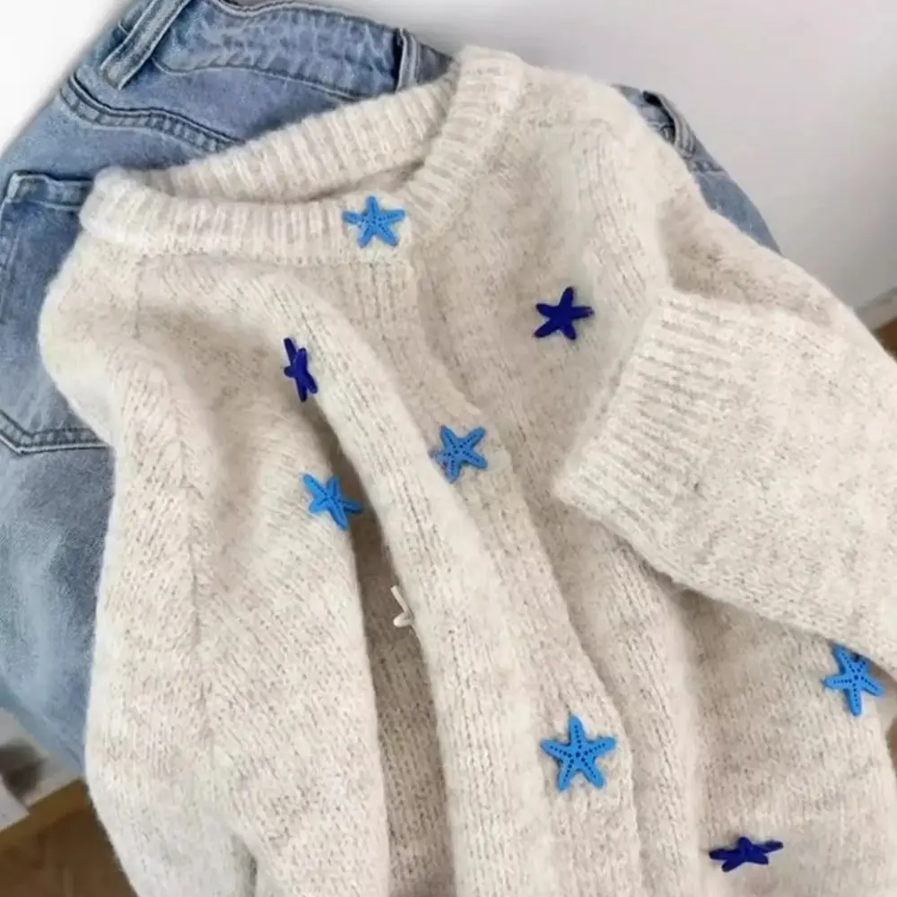 

Французский элегантный однобортный свитер с круглым вырезом для женщин, весна-осень 2026, новая модная модель с пуговицами в форме звезды, топ с длинными рукавами