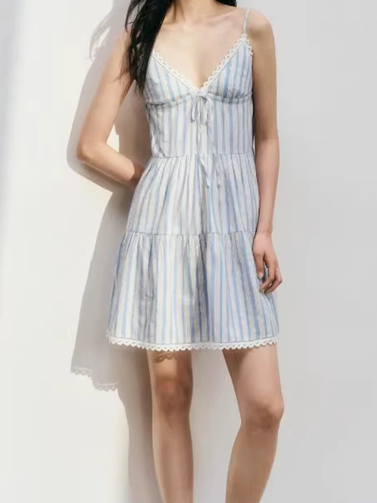 

European and American style spring and summer new sweet lace V-neck lace splicing short striped suspender dress for women