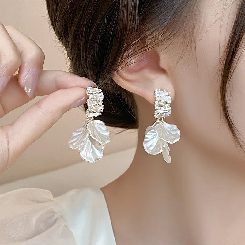 ZAKOL Korean Fashion Imitation Shell Dangle Earrings White Crystal Zirconia Flower Bridal Earring Party Accessories for Women