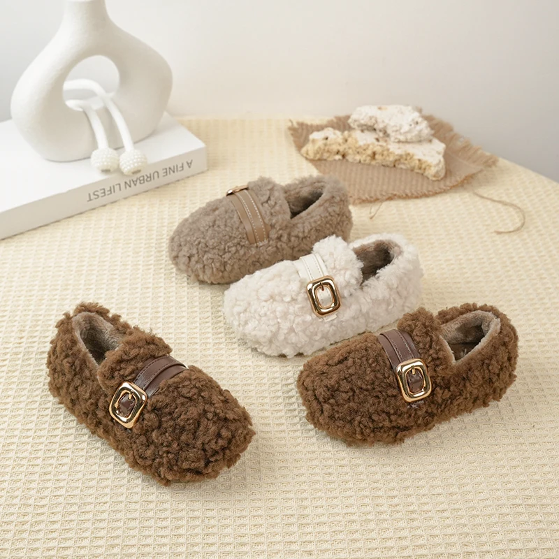 

Детские туфли на плоской подошве, замшевые теплые мокасины в корейском стиле для девочек, мягкая подошва, новинка 2025, зимняя детская повседневная обувь, однотонная нескользящая обувь