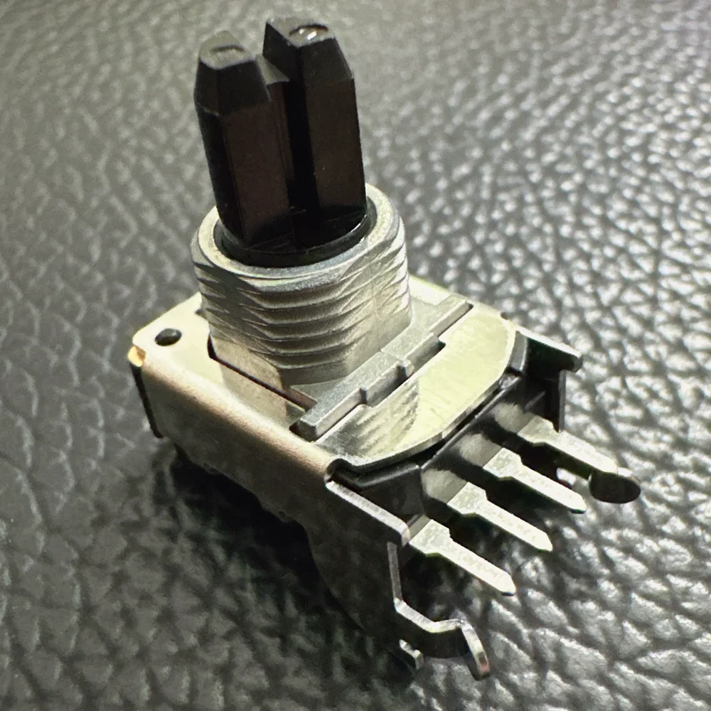 Original new 100% electronic keyboard volume rotary horizontal potentiometer half axis single row 4pin C103 C10K (SWITCH)