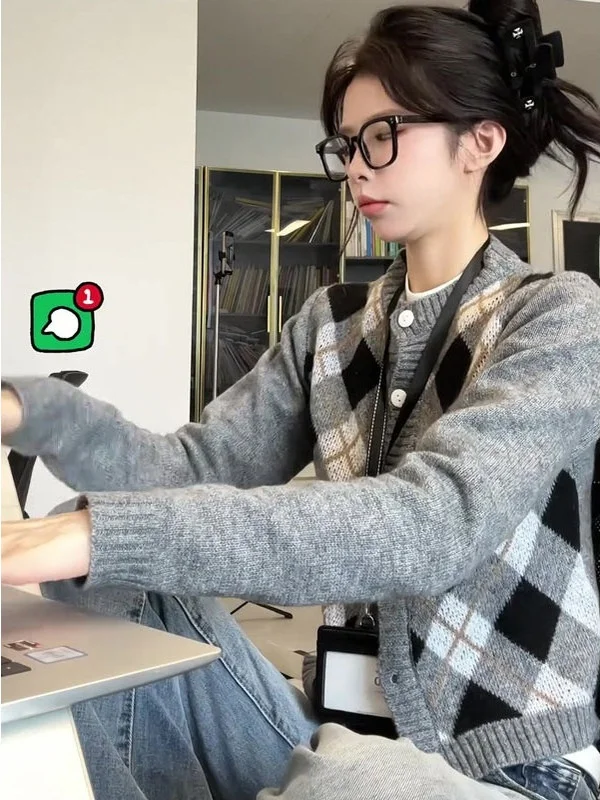 

Уникальный дизайн, вязаный открытый кардиган, женский модный роскошный узор, зима 2025 года, новинка Sle Ele, уникальный вид