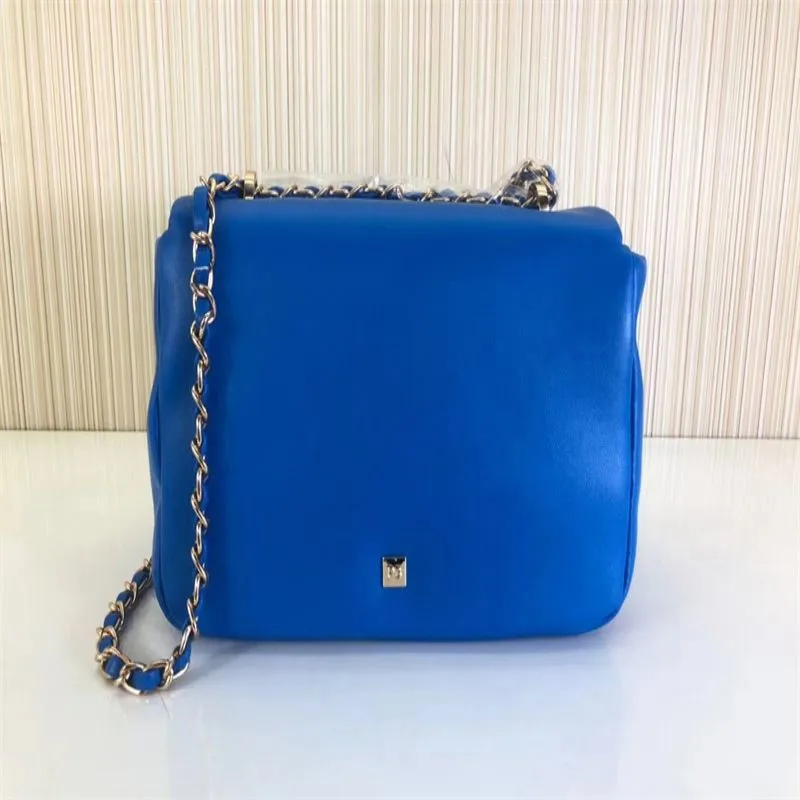 Classic Letter Decoration Solid Colour Design Light Luxury Brand Ladies Shoulder Bag Fashion Design Ladies Crossbody Bag Casual