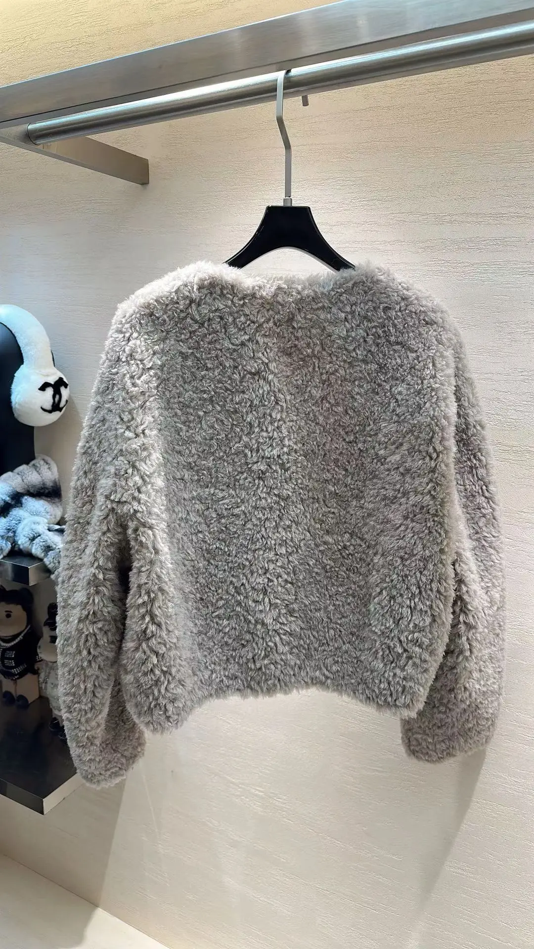 

Autumn and winter new French art retro V-neck single breasted design solid color wool short jacket women's clothing