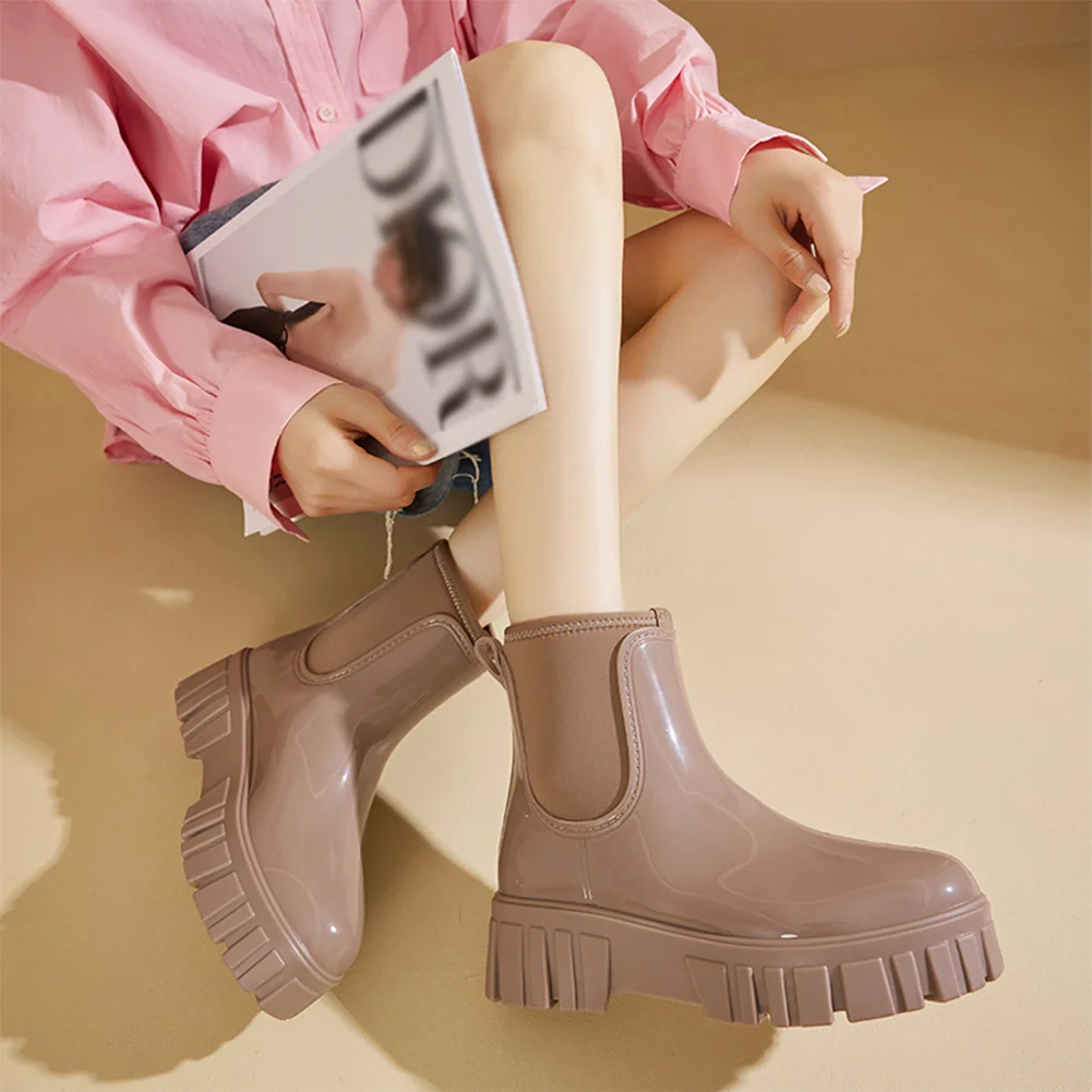 Women's Short Rain Boots Anti-Slipping Chelsea Rainboots Slip On Garden Shoes Ankle Rain Shoes Outdoor Travel Shoes On Rainy Day