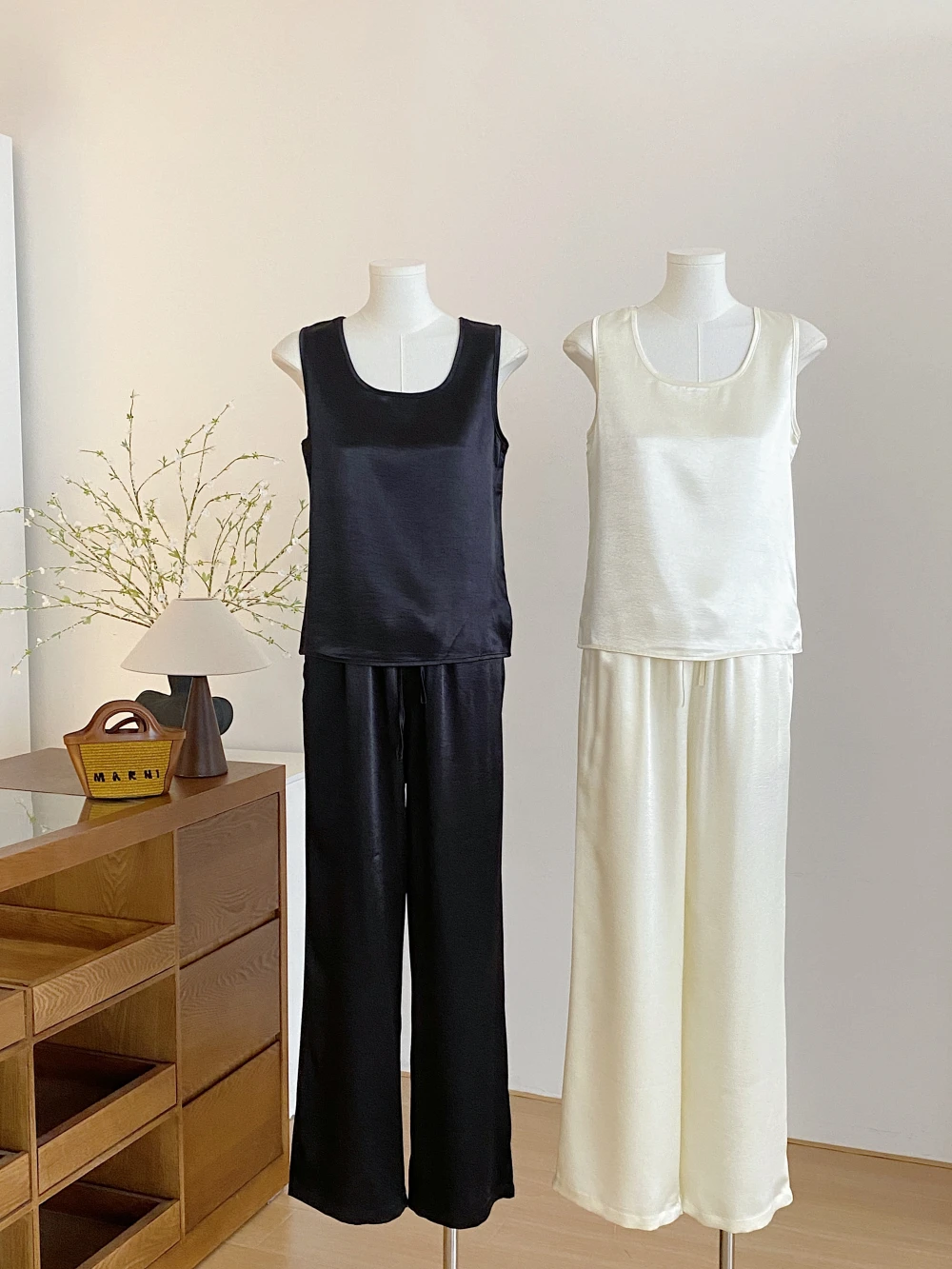 

Женский летний костюм из двух предметов из ацетата, женский однотонный топ без рукавов с круглым вырезом + широкие брюки с эластичной резинкой на талии