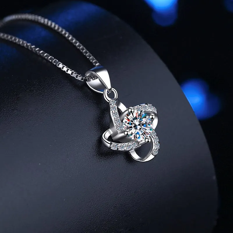 18K white gold and platinum PT950 necklace women's fashionable and versatile four-leaf clover windmill pendant clavicle chain
