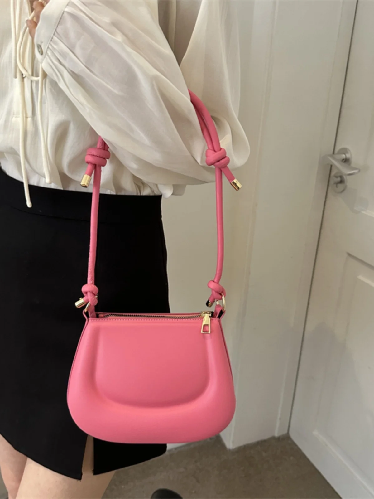 New Small Shoulder Bag Fashion Design Ladies Girls Soft Pu Leather Crossbody Bags Women Underarm Bag Retro Solid Color Handbag