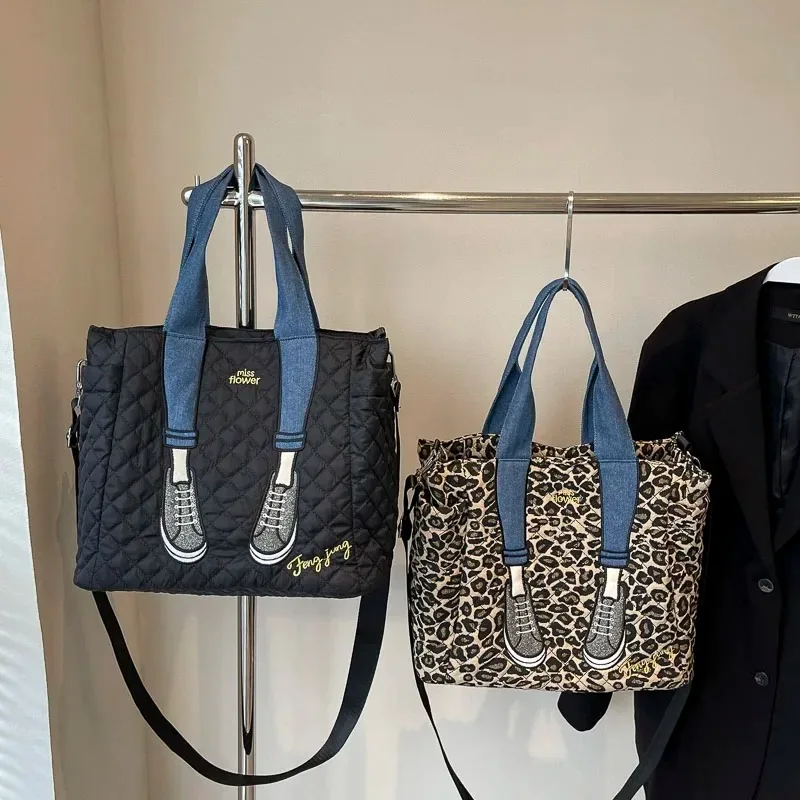 

Lingge Embroidery Thread Nylon Cloth Bag 2025 Winter New High-capacity Fashionable Trendy The Versatile Single Shoulder Bag