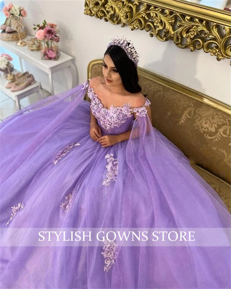 Fioletowy Off The Shoulder suknia Quinceanera sukienki dla dziewczynek aplikacje impreza celebrytów suknie z Cape Graduation Vestido De