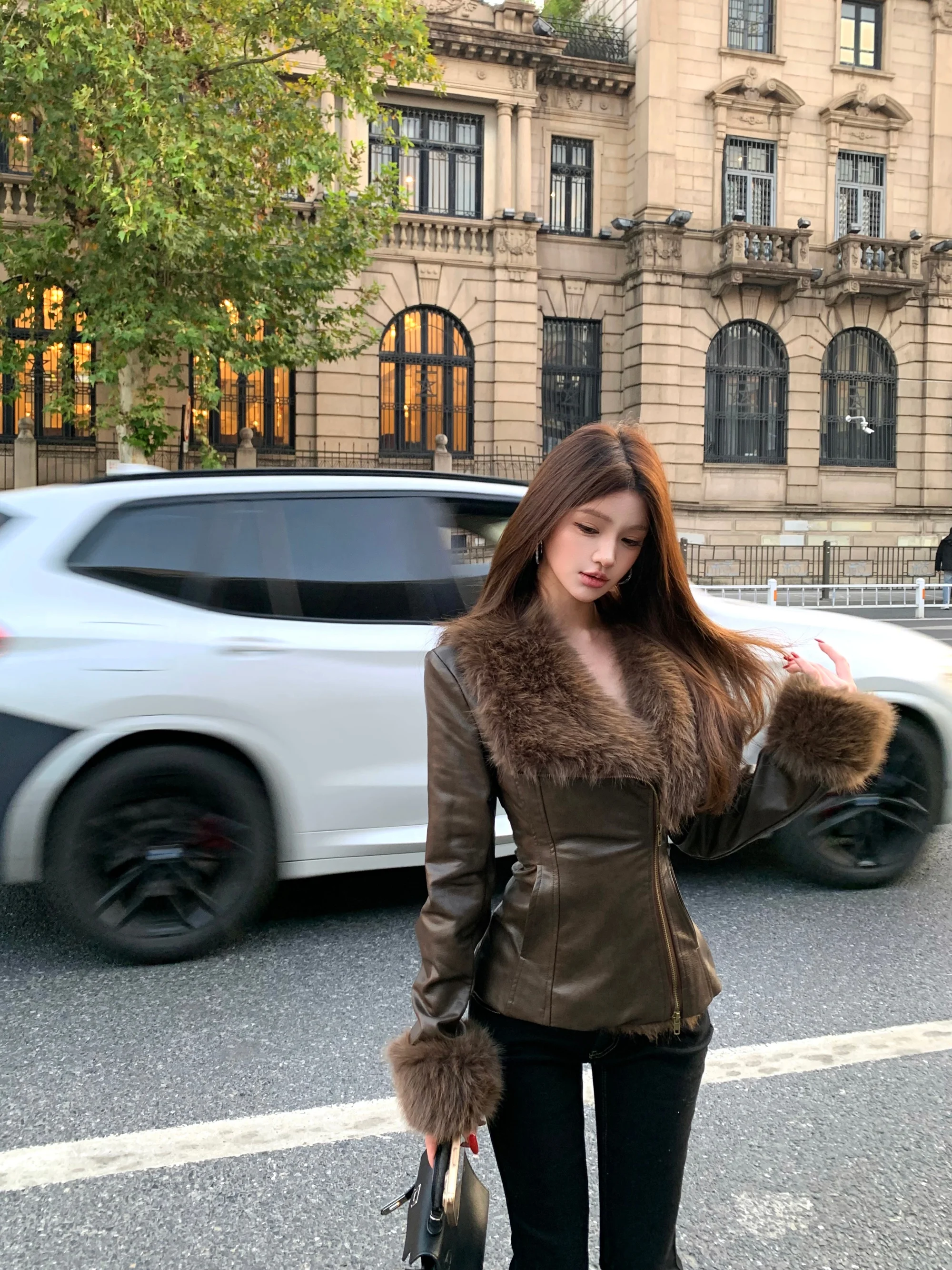 

Кожаная куртка в американском стиле с коричневым меховым воротником, женская зимняя приталенная теплая куртка-пальто, модная верхняя одежда для повседневной носки