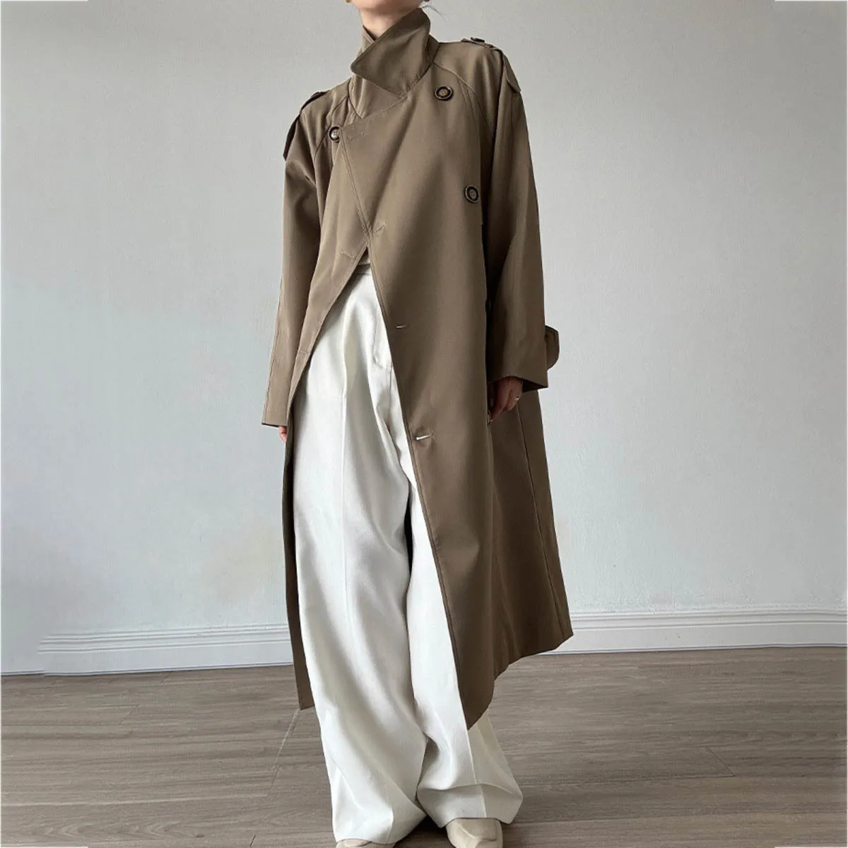EOENKKY تصميم ذو ياقة بلون سادة وصدر مزدوج - معطف نسائي طويل فضفاض عالي الجودة بتصميم ربيعي جديد 2025