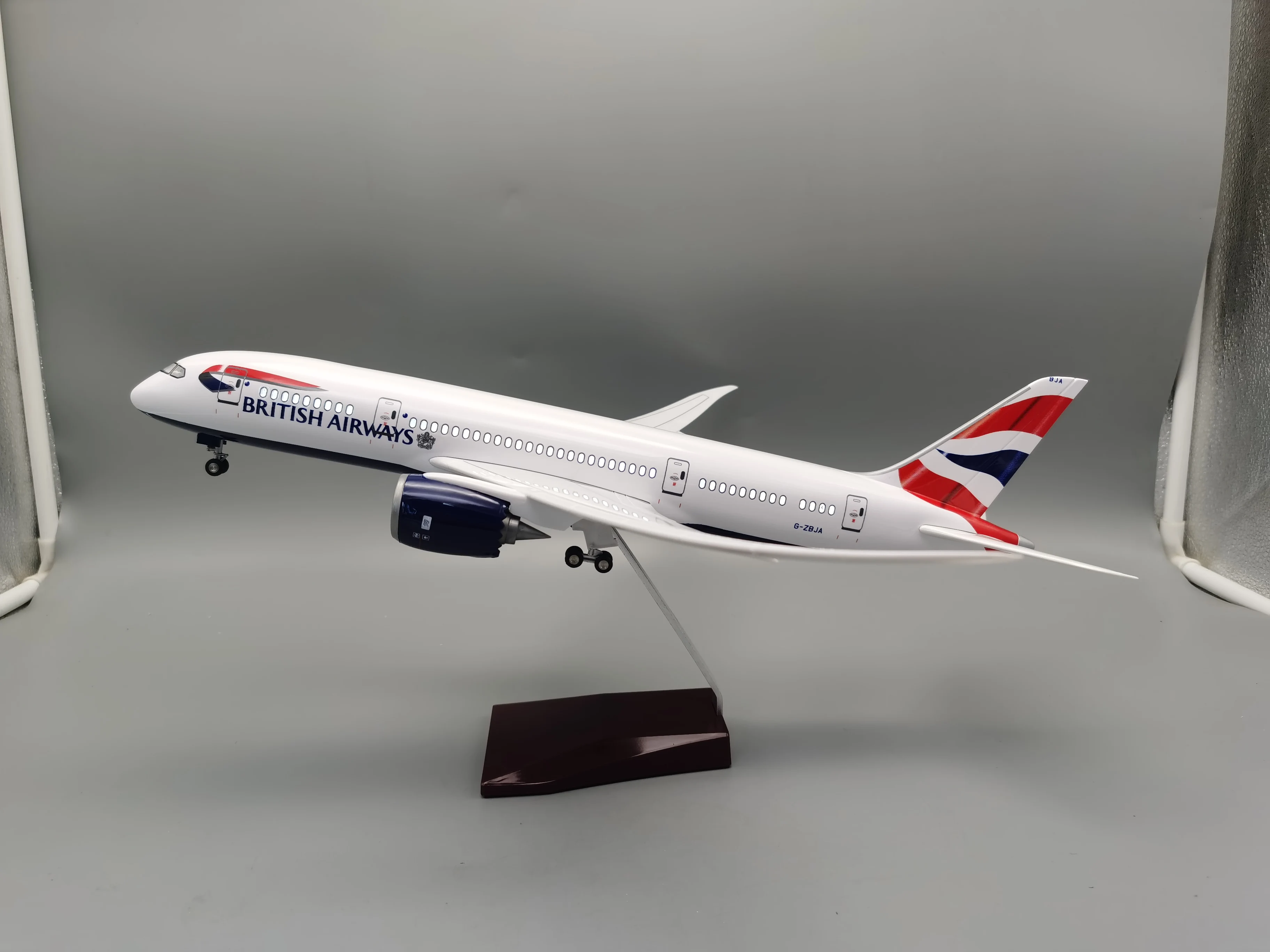 New 1/142 Scale decoration room Aircraft Model B787 British Airways Airline Model Airplane Working Lights For Desk Accessories