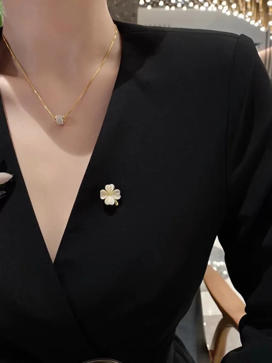 Small Opal Lucky Four-leaf Clover Brooch Clothes Anti-emptied Pin Buckle for Women Wedding Suit Jewelry