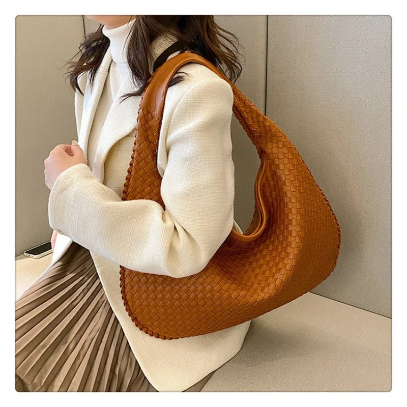 

Ladies' Niche French Woven Bag Atmospheric and Versatile Handbag Armpit Single Shoulder Texture Hand-held Commuting Bag