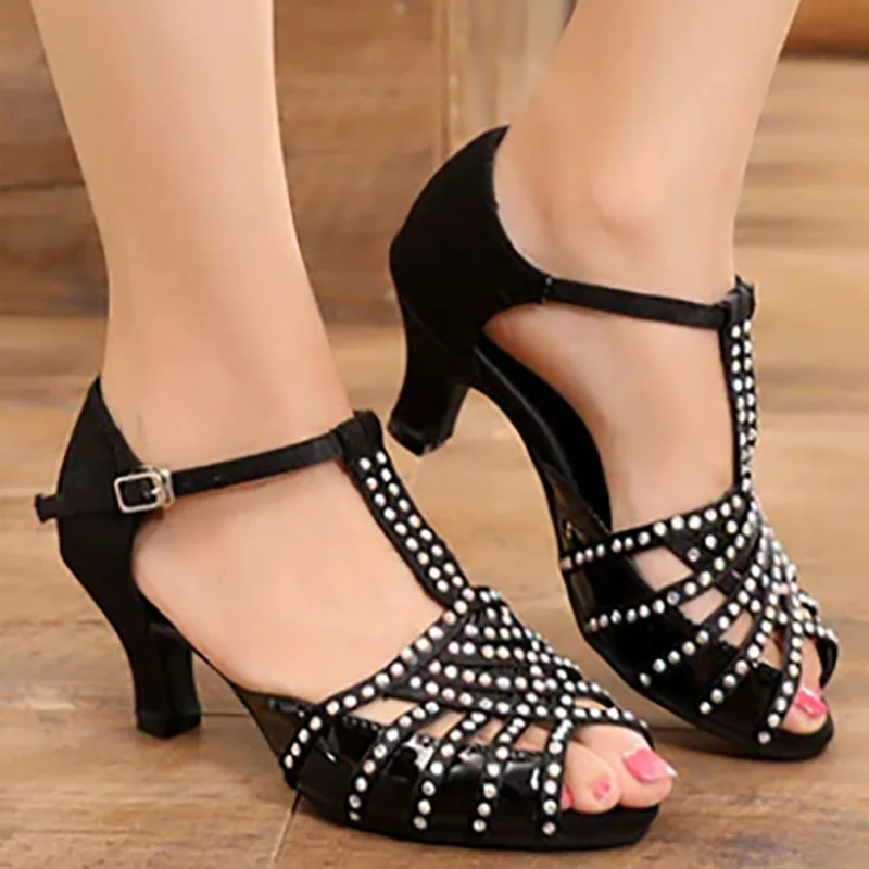 

Туфли для латинских танцев по индивидуальному заказу для взрослых женщин с черной мягкой подошвой с бриллиантами и средним каблуком, ношенные на улице, как танцевальная обувь