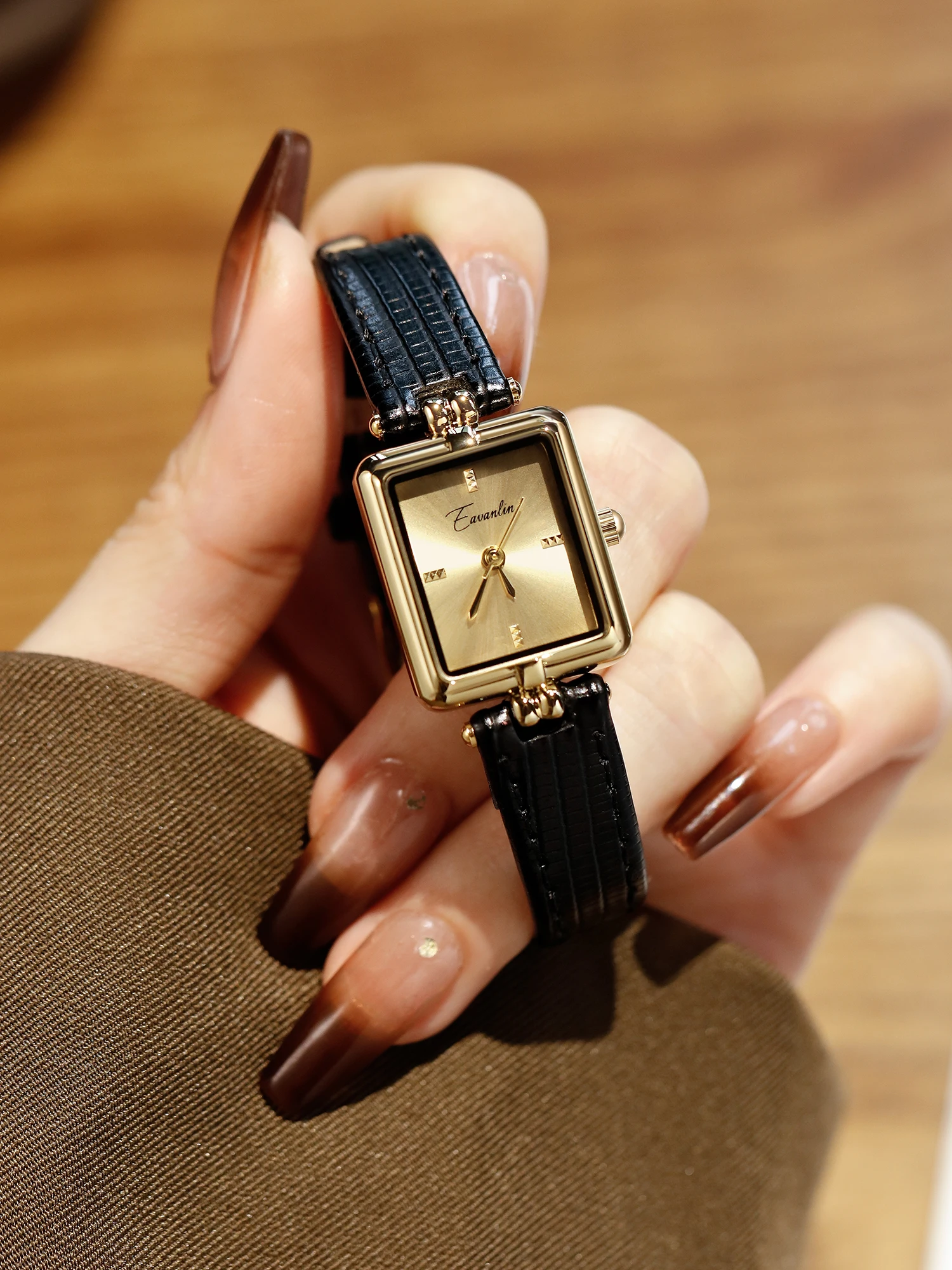 

Women's student 2025 new retro square watch ladies light luxury design fashionable and luxurious women's watch ladies gift