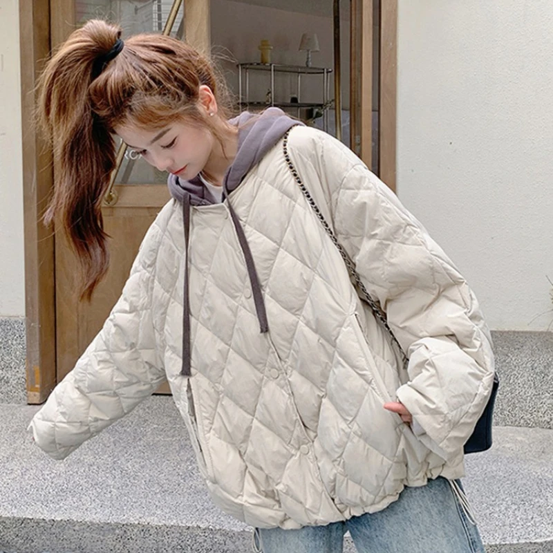 Versione coreana finta piumino d'anatra bianca in due pezzi da donna 2025 nuova giacca alla moda con cappuccio a griglia con diamanti sciolti