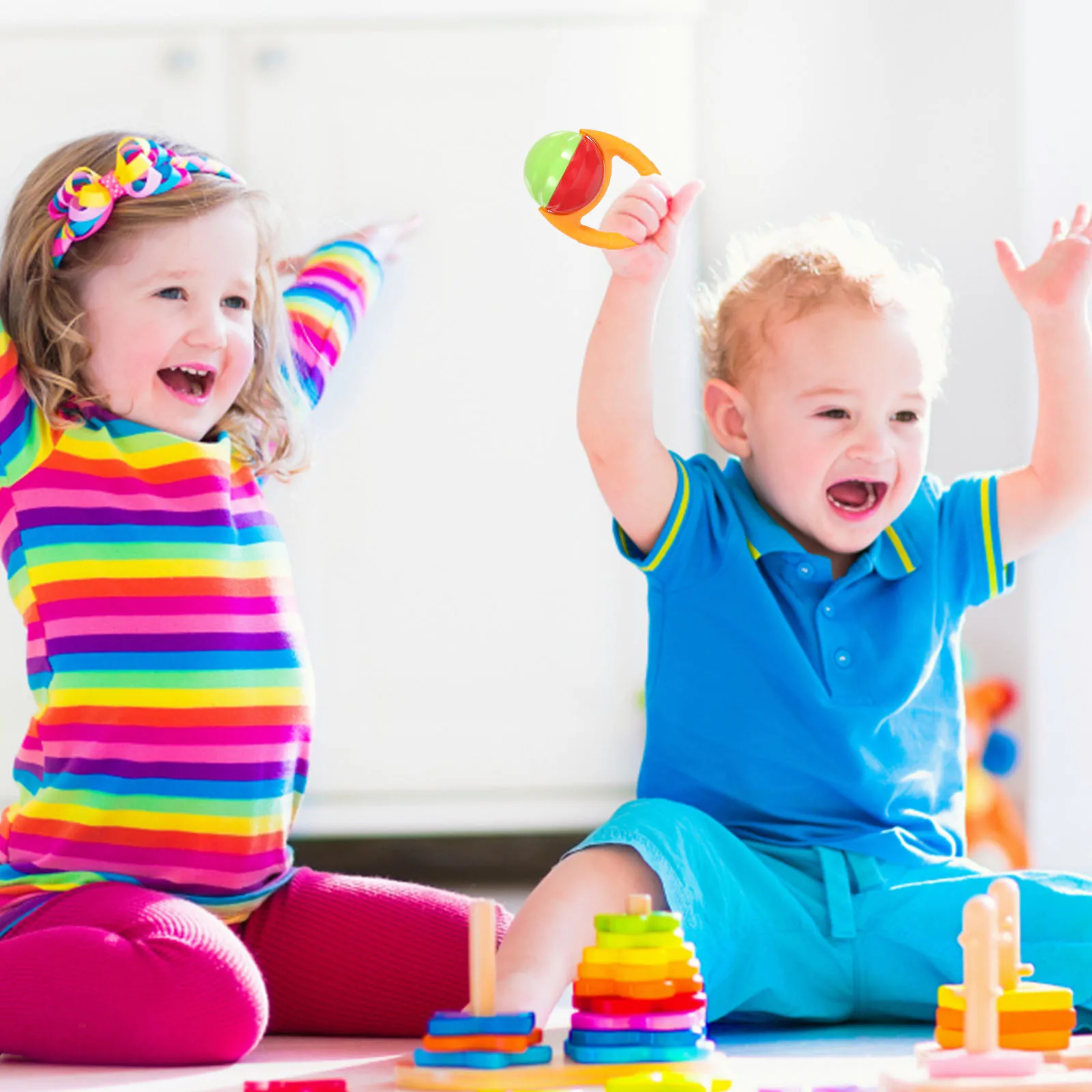 4개입 초기 교육용 딸랑이 아기 핸드벨 흔들리는 소리 장난감 유아용 플라스틱 딸랑이 작은 손잡이 치발기 아기용