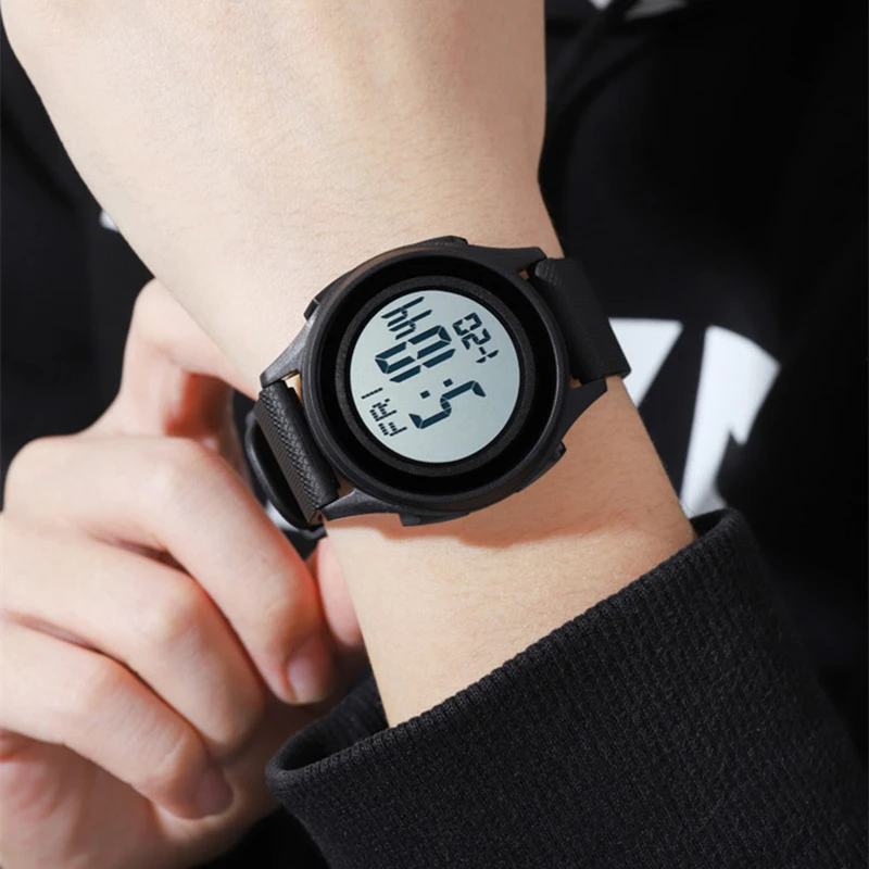 SKMEI-Reloj de pulsera deportivo para Hombre, accesorio masculino de pulsera resistente al agua con pantalla LED y alarma, complemento deportivo electrónico de marca de lujo con diseño militar