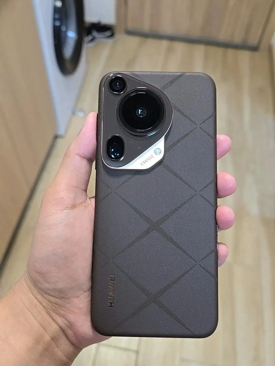 هاتف Huawei Pura70 Ultra الذكي بشاشة 5G 6.8 بوصة 2844x1260px CPU Kirin 9010 ثنائي الشريحة (نانو SIM) هاتف مستعمل