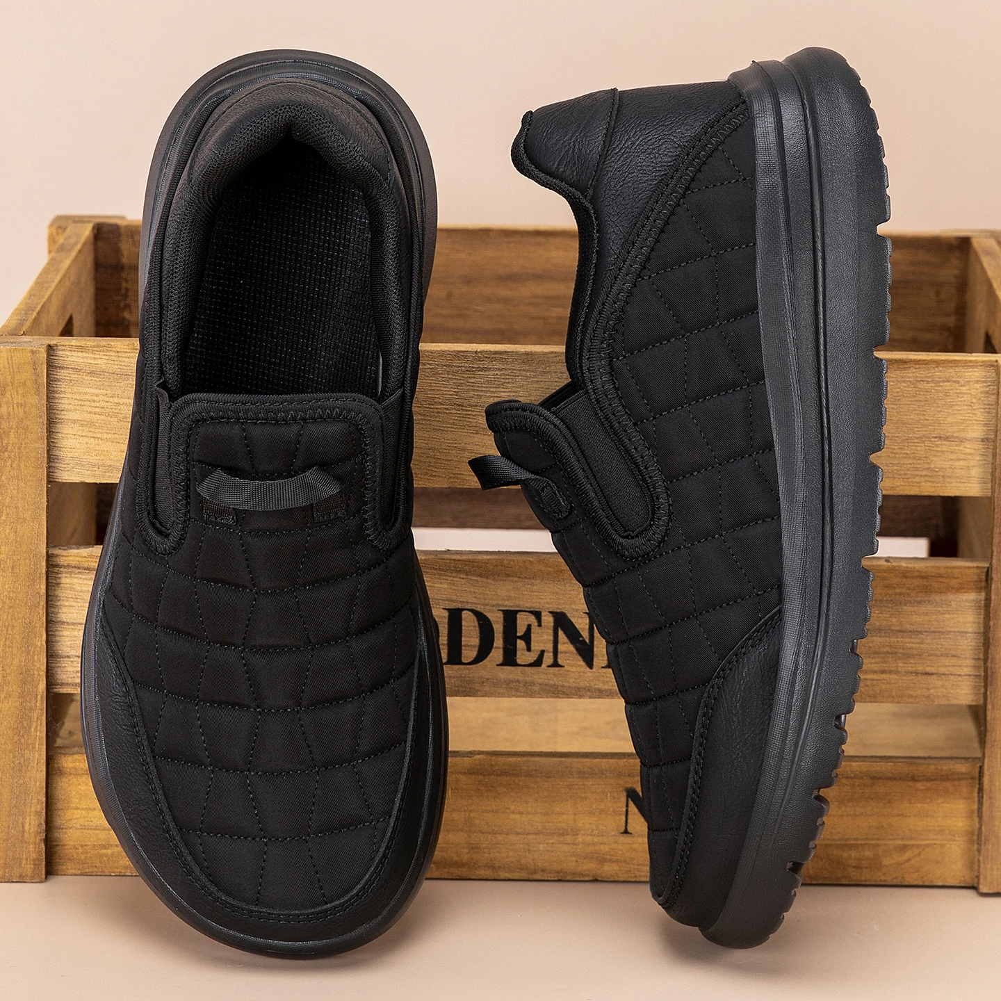 Wide Toe Box Slip‑On Walking Shoes for Men Women Quilted Fabric Upper Loafers Comfort Sneakers for Wide & Swollen Feet Seniors