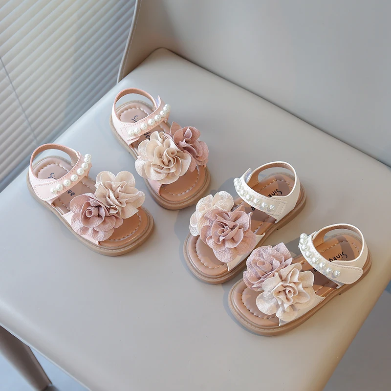 Baby Girls Floral Sandals 2025 Summer New Kids Princess Sweet Beach Sandals with Big Flowers Pearls Beaded Open Toes Anti-skid