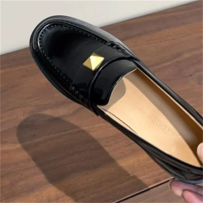 Maxi Rivets Shoes for Women Round Toes Leather Zapatos Mujer Sewing Lines Low Heels Shallow Female Loafers Studs Chassure Femme