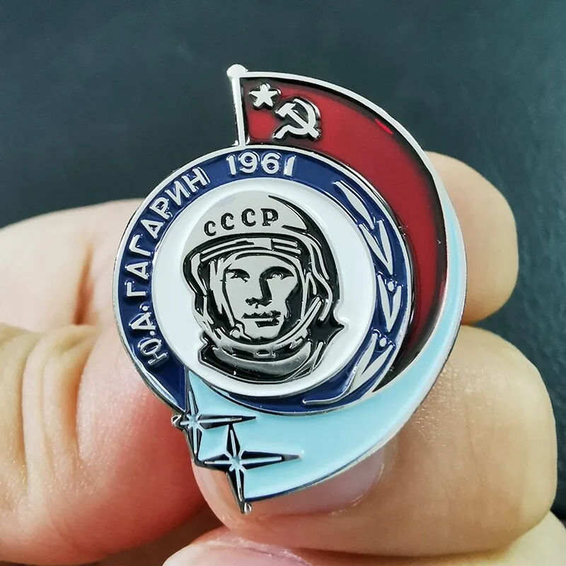 Pino de esmalte de cosmonauta soviético Yuri Gagarin Day 1961 Crachá Navegação Espacial URSS Broche Grande acessório para homens