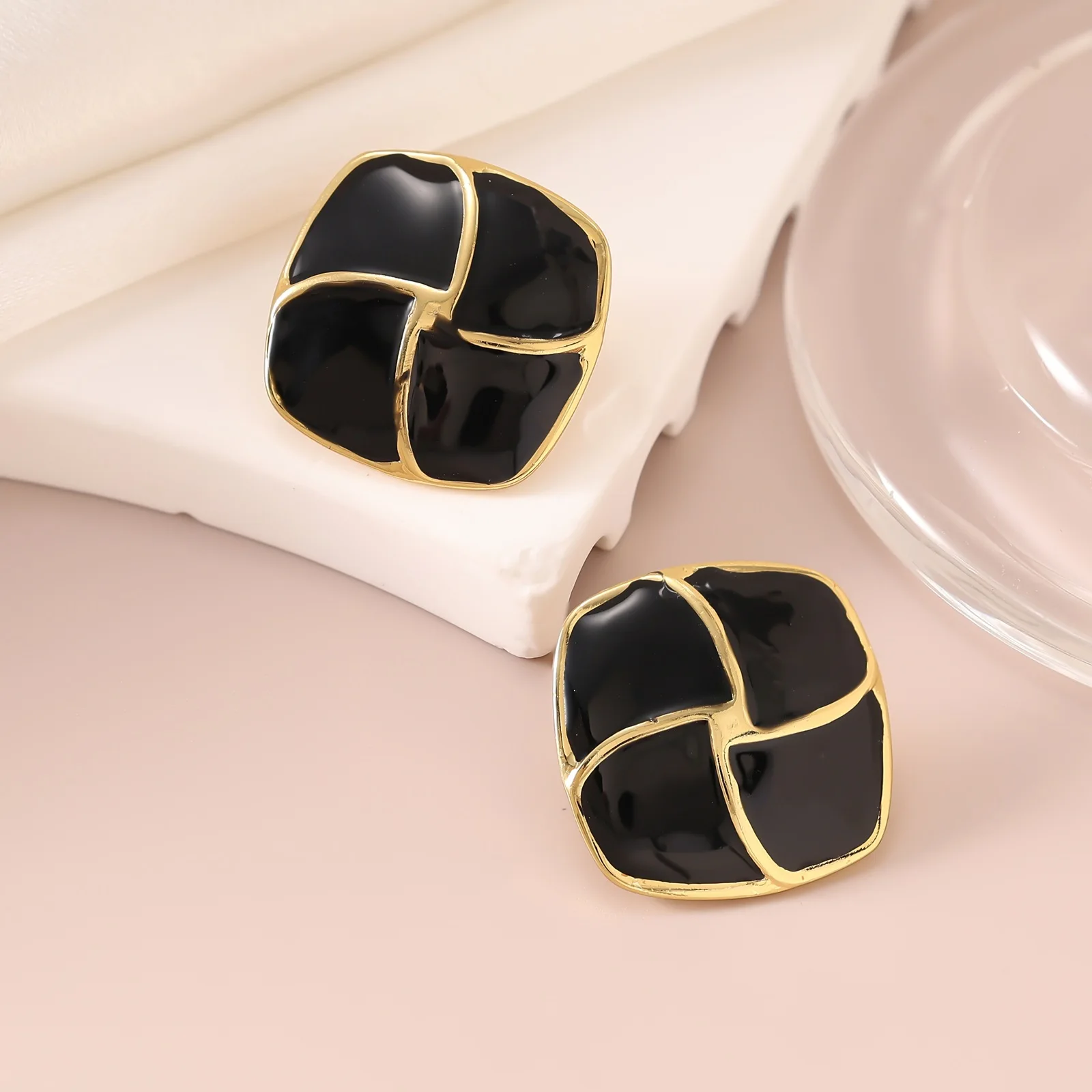 

Round Stainless Steel Stud Earrings, Fashionable Asymmetrical Design, Casual Style, All Seasons, Plain Pattern