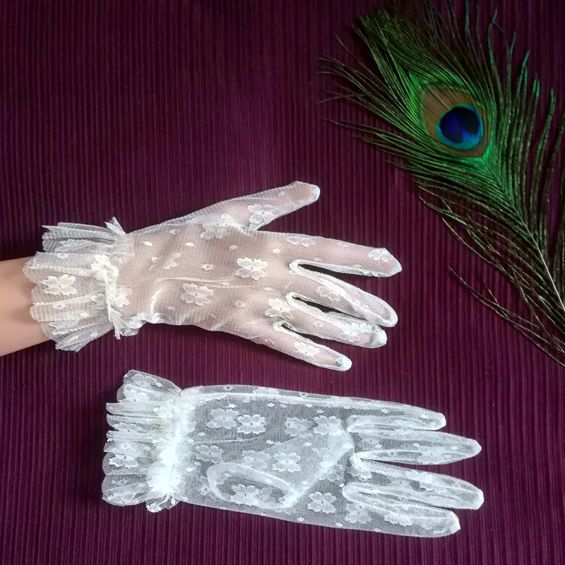 

Japanese Lolita Lace Hand Sleeve Lolita Accessories White Flower Wedding Gloves Thin Beautiful Lace Gloves