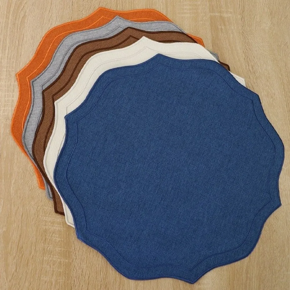 39×39cm Overlocked Edge Placemats Anti-Slip Overlocking Edge Cotton Linen Table Mats Washable Wrinkle Resistance