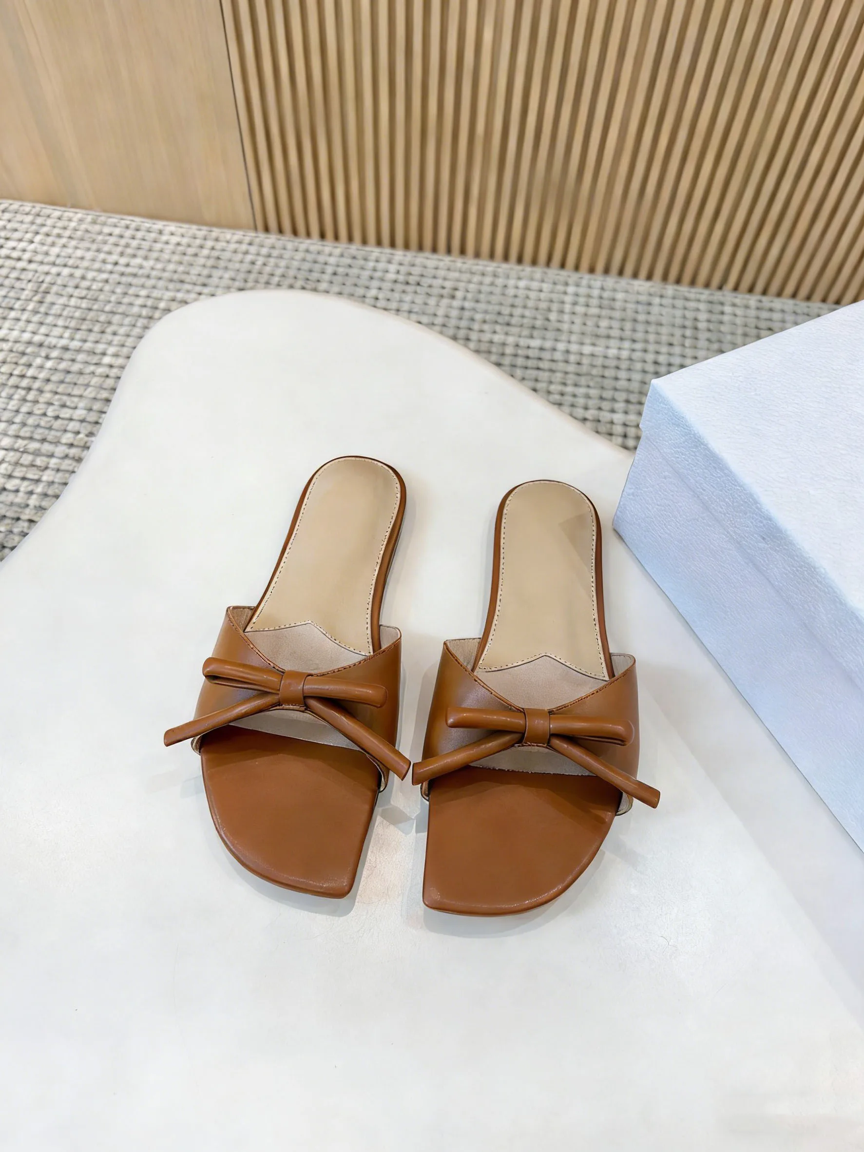 

High-Quality Fashionable Casual Brown Flat Bottom Ladies Slippers Comfortable Footwear Stylish Slip-On Shoes D26010756-5