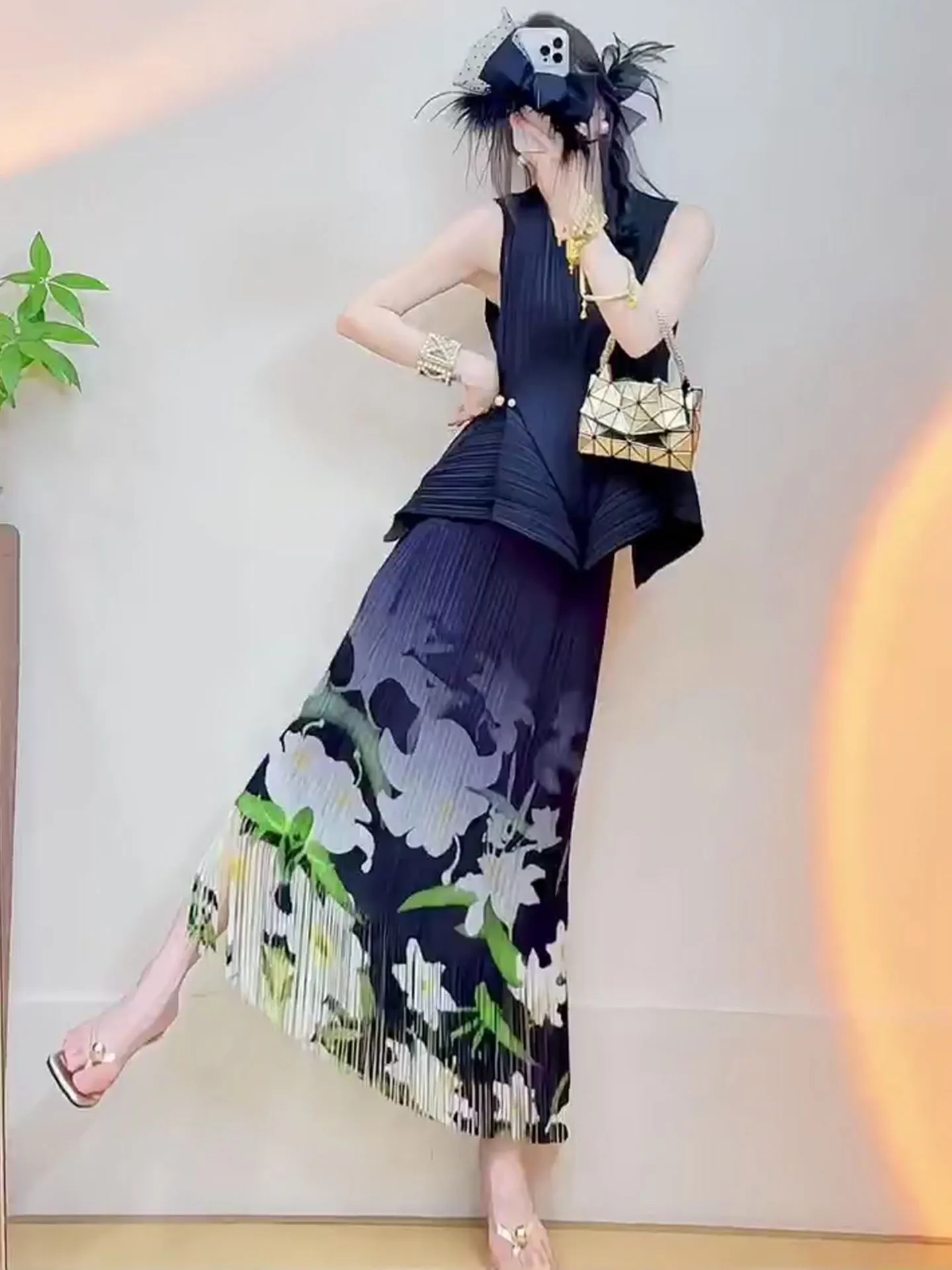 

Chic Black Floral Print Top And Skirt Set with Pleats Cool Sensation Three-piece Women's Fashion Ensemble Polyester Material