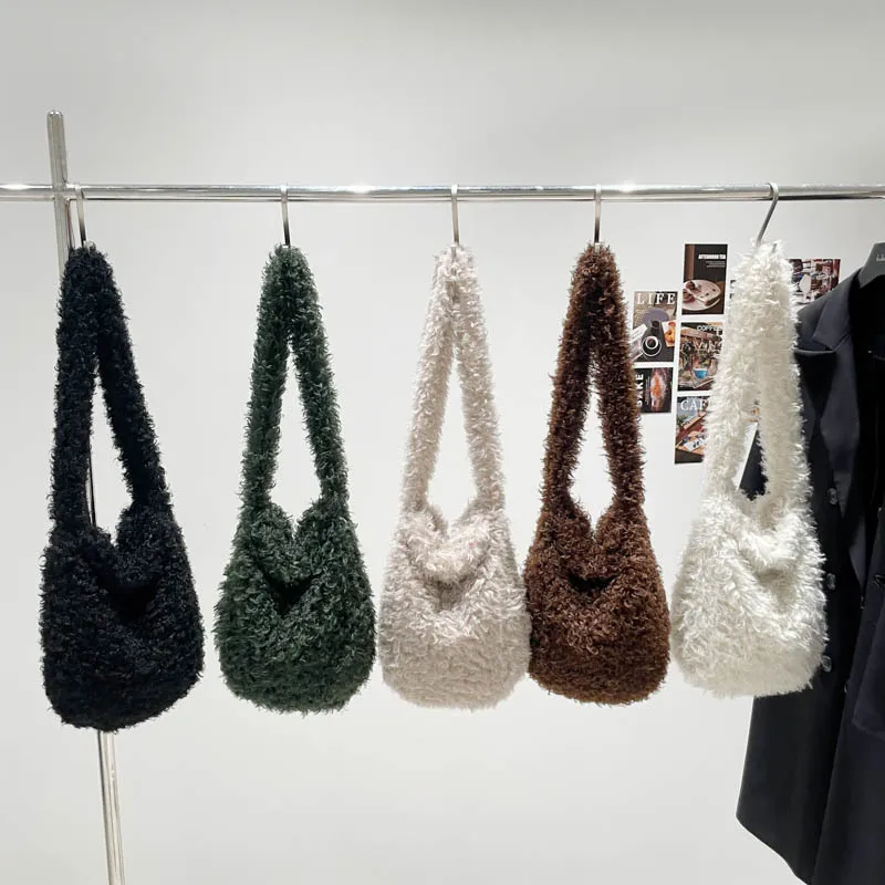 

Fashionable Winter Fluffy Shoulder Bag Original Design Tote Bag for Women Trendy Retro Style Texture Leisure Commuter Bucket Bag