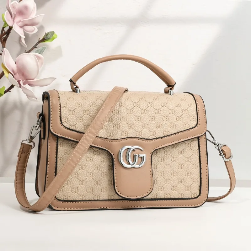 حقيبة يد نسائية فاخرة المظهر مصنوعة من الجلد الصناعي باللون الذهبي وتصميم أنيق وواسعة للمناسبات الرسمية وحفلات العمل