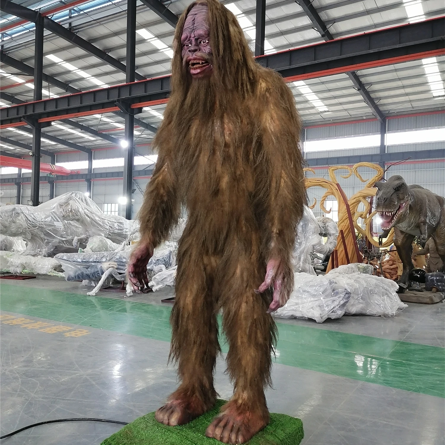 Exhibition showcases high-quality simulated human robots for park decoration