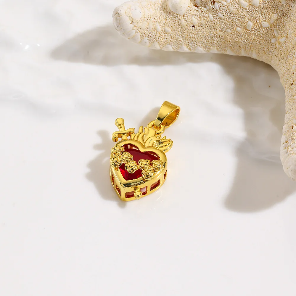 4 European and American cold wind red crown love pendant copper O-word necklace light luxury temperament women's jewelry