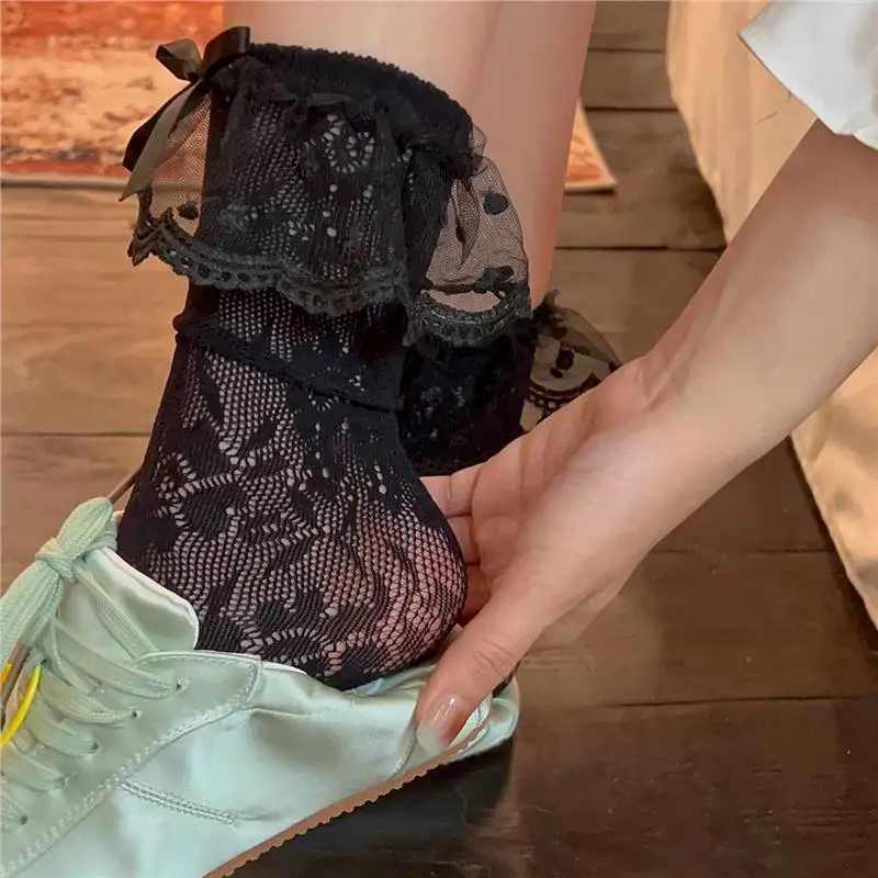 2 Paar hohle Spitzen-Damen-Mid-Tube-Socken für Frühling und Sommer, dünn, bequem, atmungsaktiv, sexy, lässige Socken – Detail 5