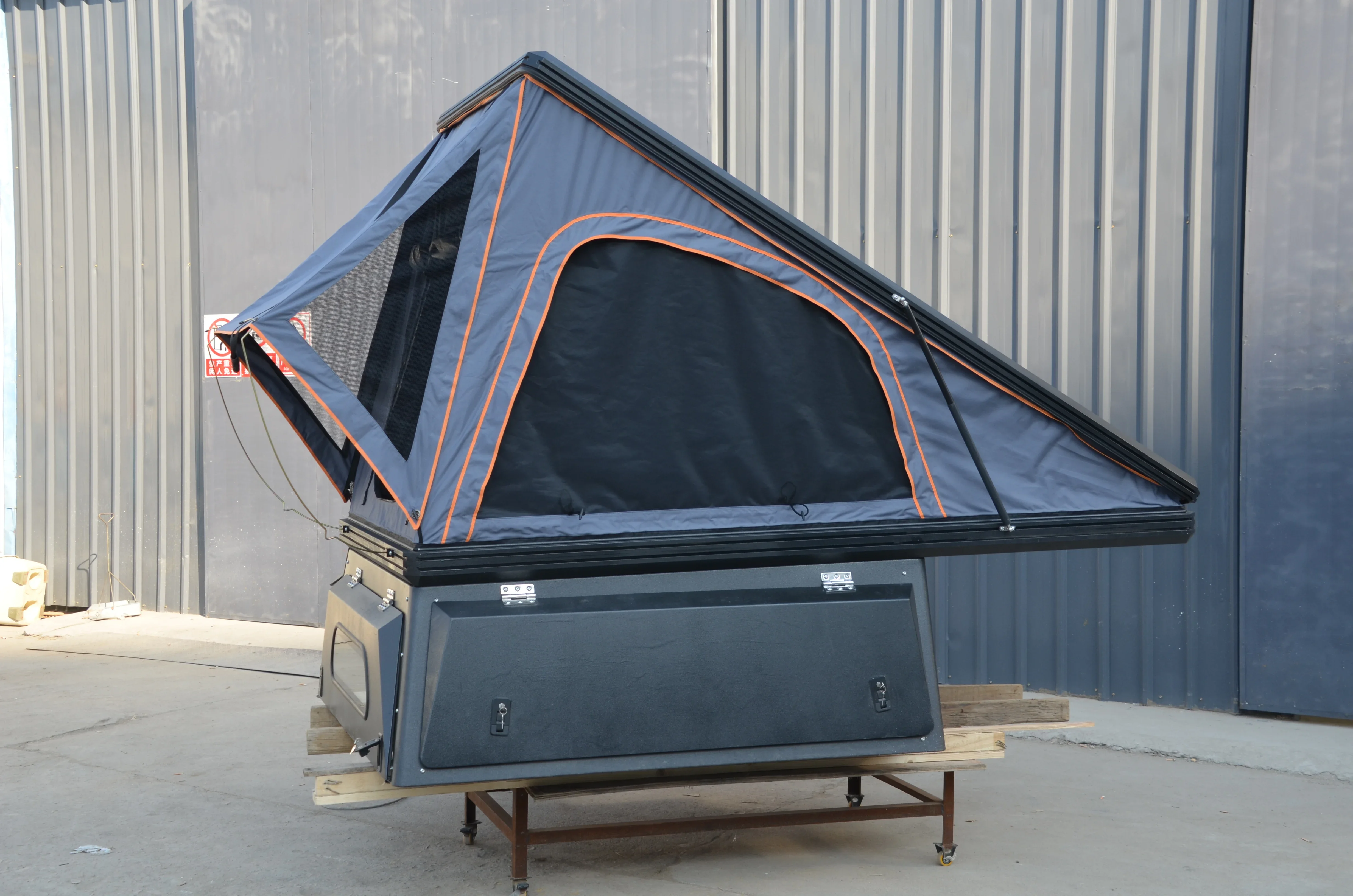 Upgraded Aluminum Material pickup truck hardtop Topper With Large Size Aluminum Shell Roof top tent