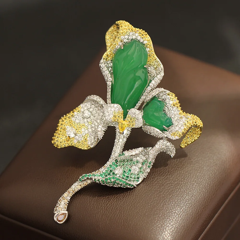 Light luxury Heavy Industry Green Magnolia Brooch Two-tone Gold Micro-inlaid Zircon High-end Suit Dress Accessories Pins Women